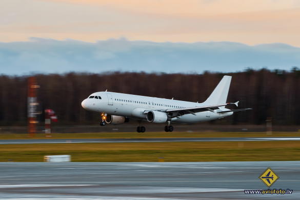 Airbus A320-214